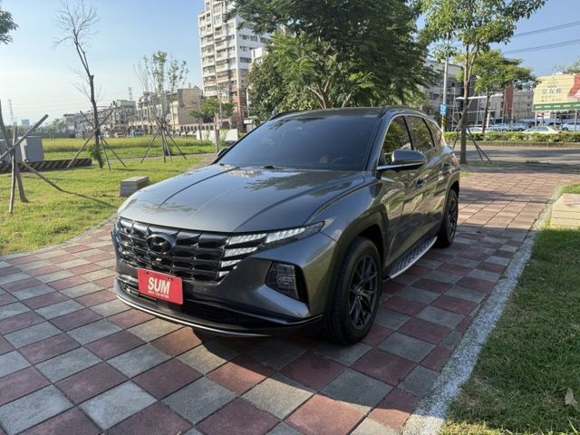 超甜價 油電A版 原鈑件 升級環景系統 電子後視鏡 大電池原廠保固8年不限里程  第1張相片