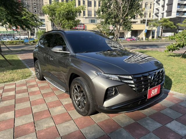 超甜價 油電A版 原鈑件 升級環景系統 電子後視鏡 大電池原廠保固8年不限里程  第2張相片