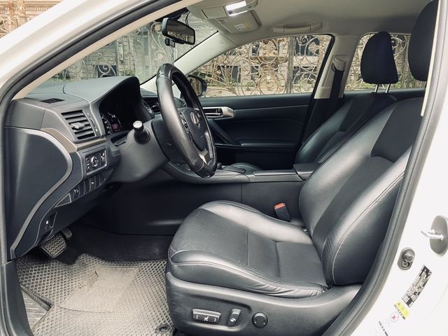 LEXUS凌志 CT200H  第7張相片