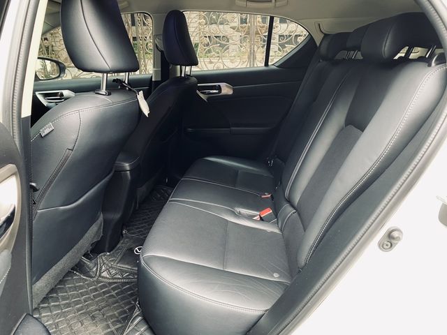 LEXUS凌志 CT200H  第9張相片