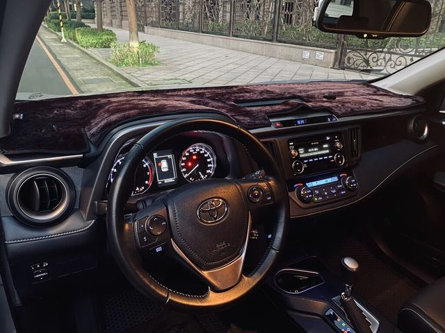 TOYOTA豐田 RAV4  第6張相片