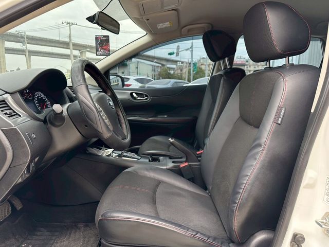 NISSAN日產 TIIDA  第3張相片
