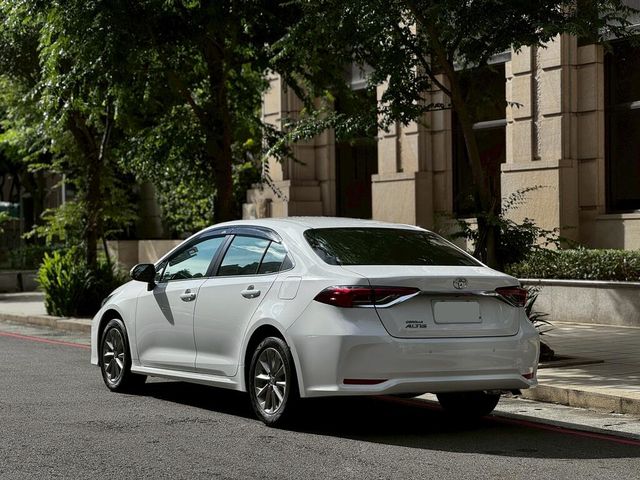 TOYOTA豐田 ALTIS  第2張相片