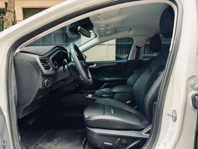 FORD福特 FOCUS ACTIVE  第4張相片