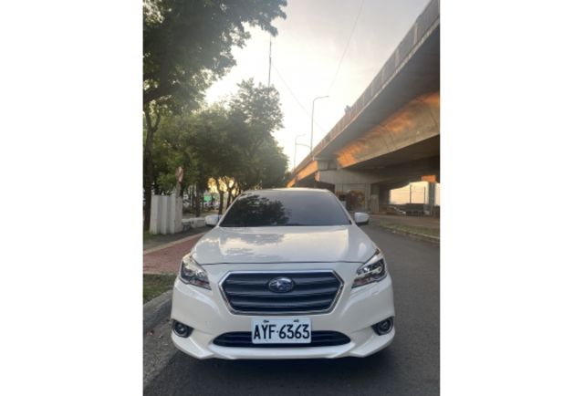 2015 Subaru Legacy 2.5 跑少少  第2張相片