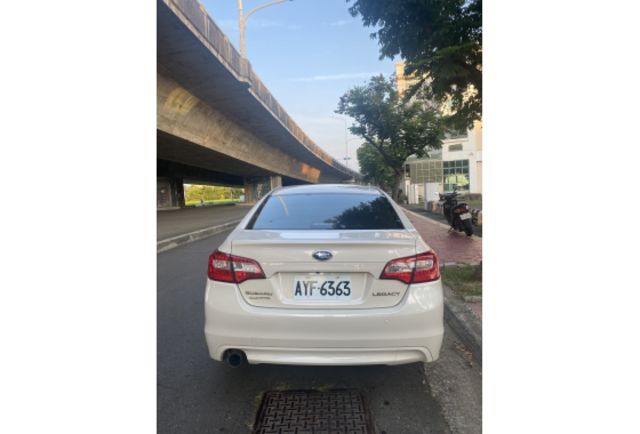 2015 Subaru Legacy 2.5 跑少少  第5張相片
