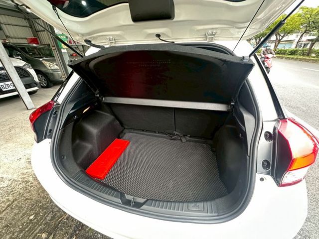 捷勁汽車-省油-內裝氣氛優-代步車首選-可全額分期-可保固升級-  第8張相片