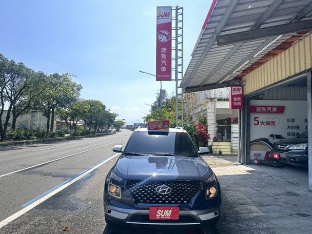 捷勁汽車-GLB款 藍白雙色  盲點偵測 恆溫空調 定速巡航 免鑰匙解鎖啟動 CarPlay 導航  第1張相片