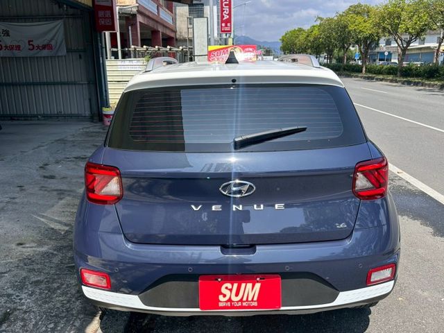 捷勁汽車-GLB款 藍白雙色  盲點偵測 恆溫空調 定速巡航 免鑰匙解鎖啟動 CarPlay 導航  第9張相片