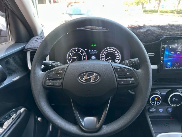 捷勁汽車-GLB款 藍白雙色  盲點偵測 恆溫空調 定速巡航 免鑰匙解鎖啟動 CarPlay 導航  第11張相片