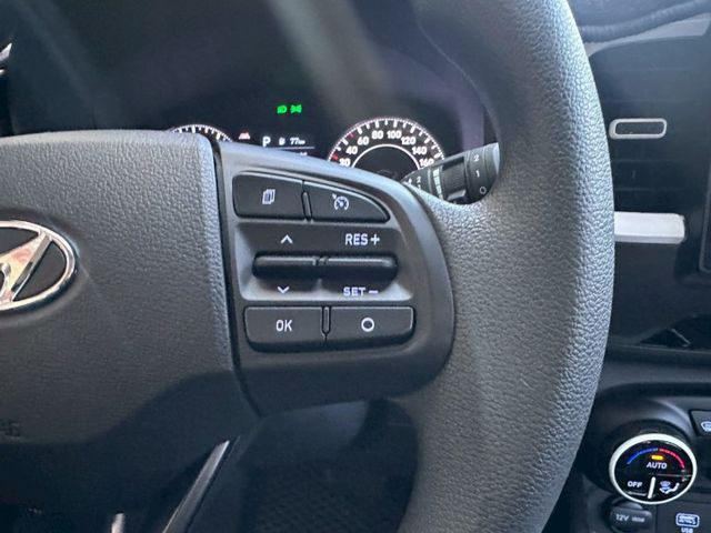 捷勁汽車-GLB款 藍白雙色  盲點偵測 恆溫空調 定速巡航 免鑰匙解鎖啟動 CarPlay 導航  第14張相片