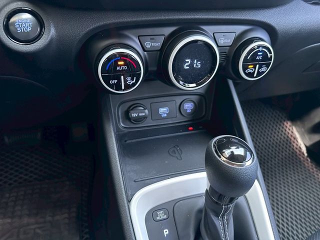 捷勁汽車-GLB款 藍白雙色  盲點偵測 恆溫空調 定速巡航 免鑰匙解鎖啟動 CarPlay 導航  第15張相片