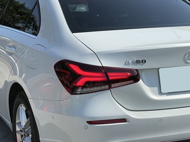 M-BENZ賓士 A180  第4張相片
