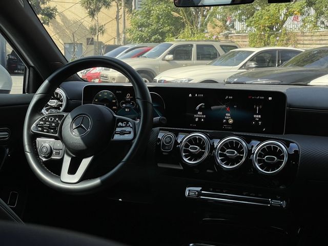 M-BENZ賓士 A180  第6張相片
