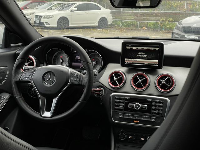 M-BENZ賓士 CLA250  第5張相片