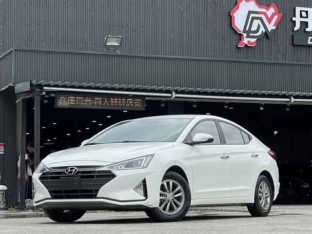 HYUNDAI現代 ELANTRA  第1張相片