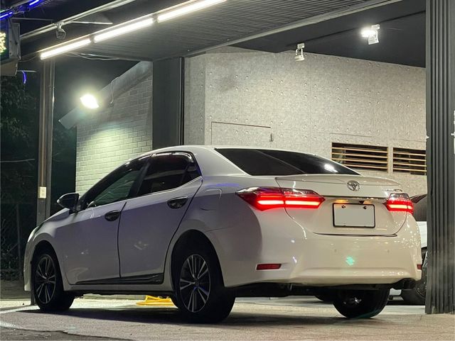 TOYOTA豐田 ALTIS  第2張相片