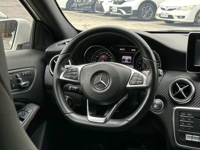 M-BENZ賓士 A180  第5張相片
