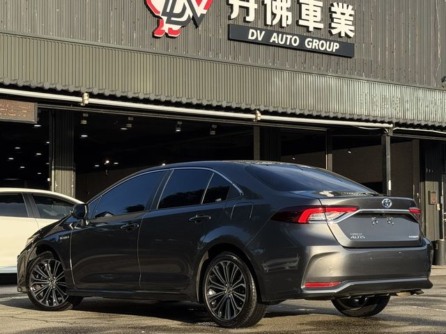 TOYOTA豐田 COROLLA ALTIS HYBRID  第2張相片