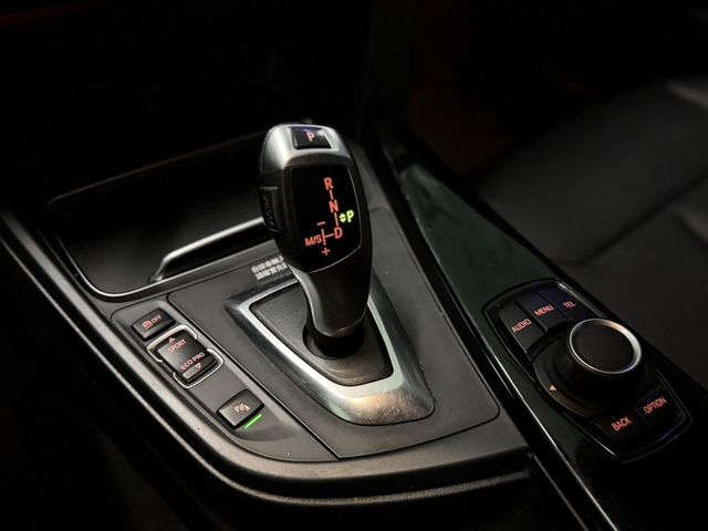 BMW寶馬 318D SEDAN  第4張相片