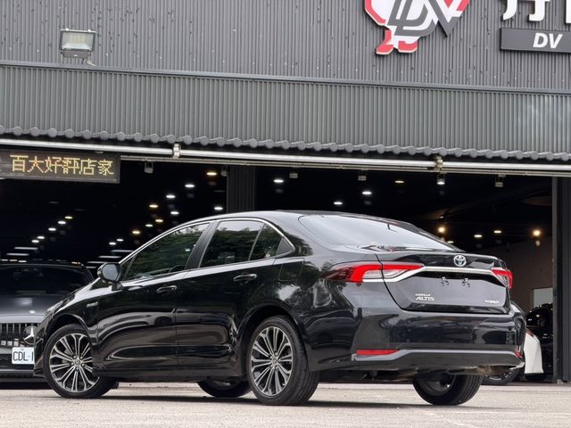 TOYOTA豐田 COROLLA ALTIS HYBRID  第2張相片