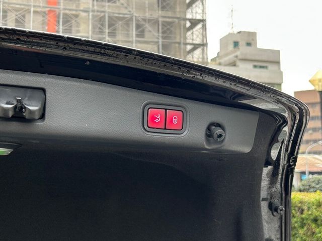 M-BENZ賓士 E300  第11張相片
