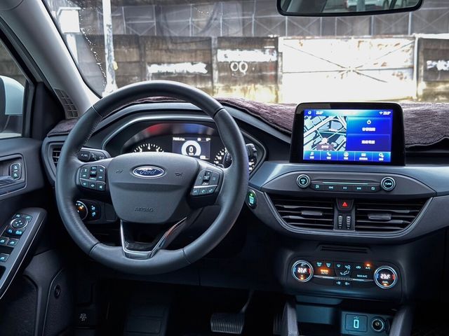 FORD福特 FOCUS ACTIVE  第27張相片