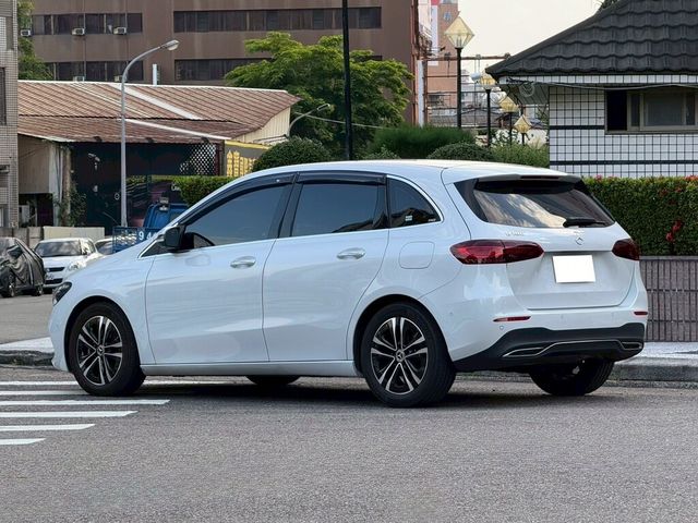 M-BENZ賓士 B180  第2張相片