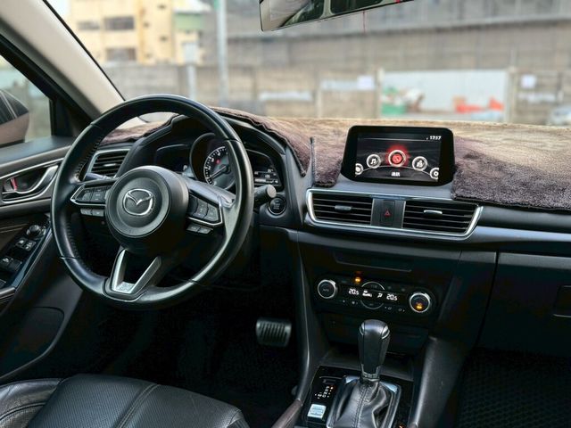 MAZDA馬自達 MAZDA 3  第7張相片