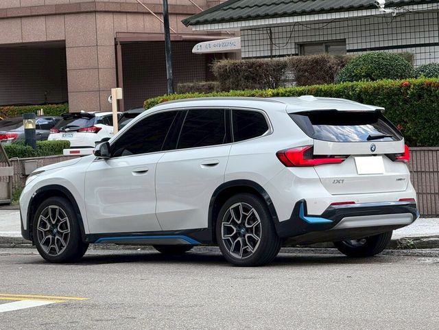 BMW寶馬 IX1 XDRIVE30  第2張相片