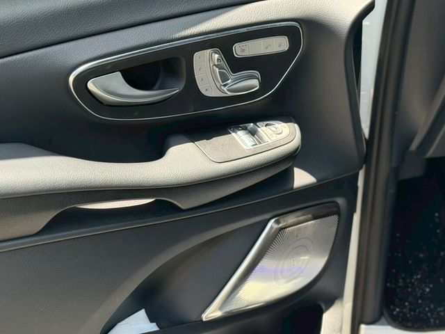 M-BENZ賓士 V220 D  第7張相片
