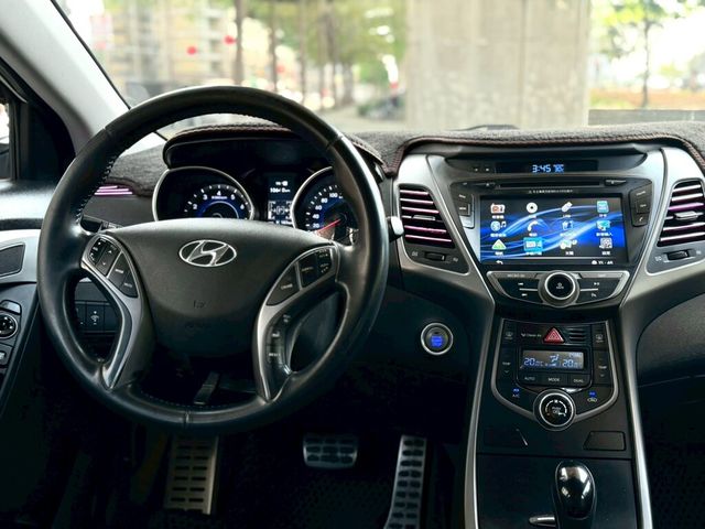 HYUNDAI現代 ELANTRA  第7張相片