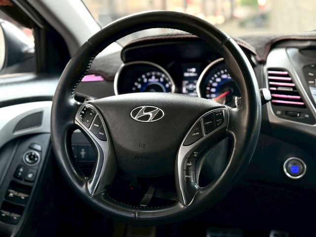 HYUNDAI現代 ELANTRA  第8張相片