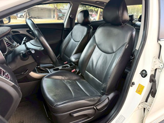 HYUNDAI現代 ELANTRA  第9張相片