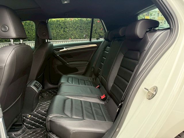 VOLKSWAGEN福斯 GOLF  第18張相片