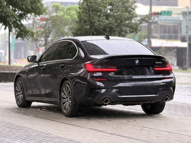 BMW寶馬 320I SEDAN ZA  第2張相片
