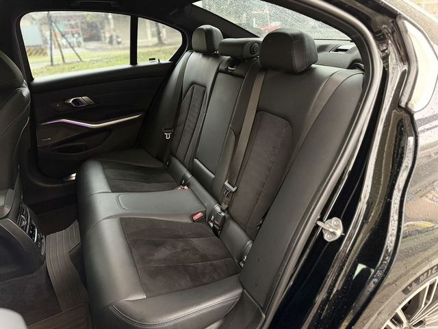 BMW寶馬 320I SEDAN ZA  第9張相片