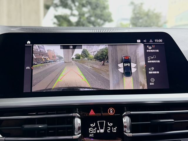 BMW寶馬 320I SEDAN ZA  第11張相片