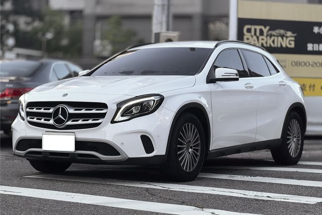 M-BENZ賓士 GLA180  第1張相片