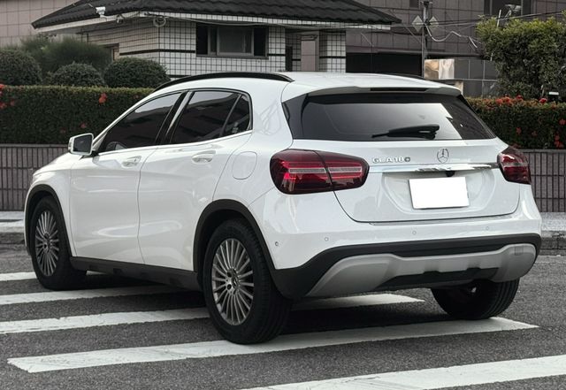 M-BENZ賓士 GLA180  第2張相片