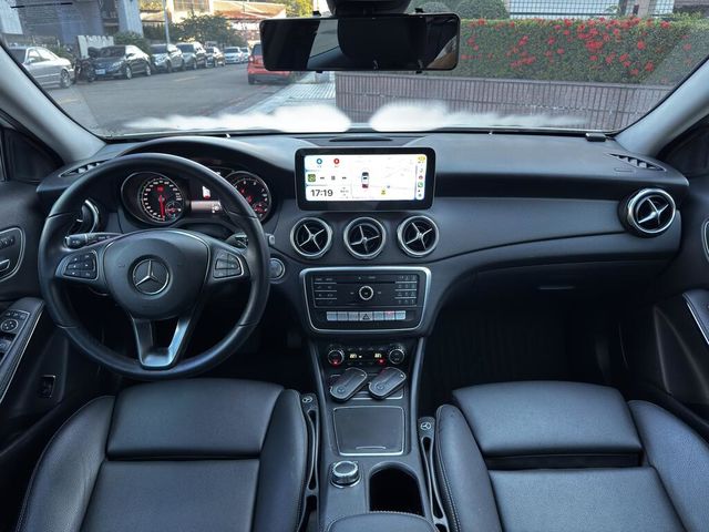 M-BENZ賓士 GLA180  第5張相片