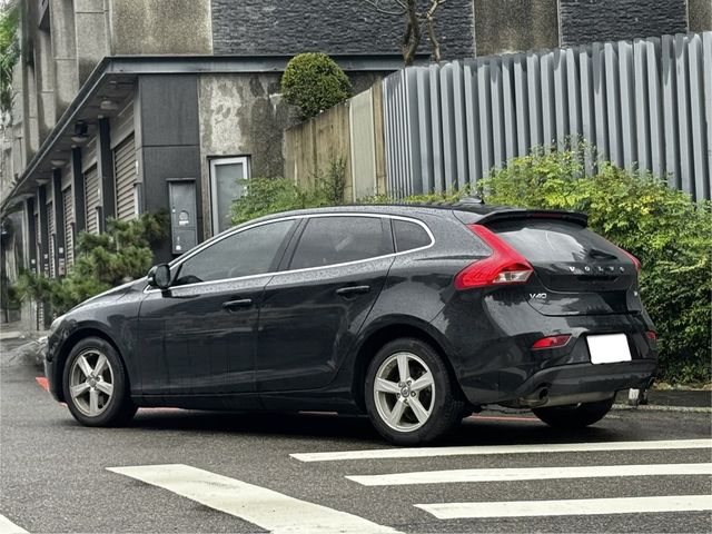 VOLVO富豪 V40  第2張相片