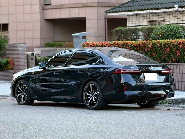 BMW寶馬 I5  第2張相片