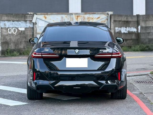 BMW寶馬 I5  第4張相片