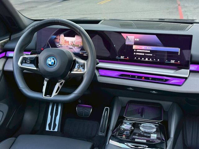 BMW寶馬 I5  第19張相片