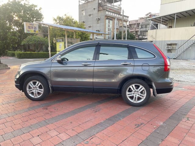 一手車/天窗/恆溫/衛星導航/導車顯影/HID頭燈/定速/四輪傳動  第7張相片