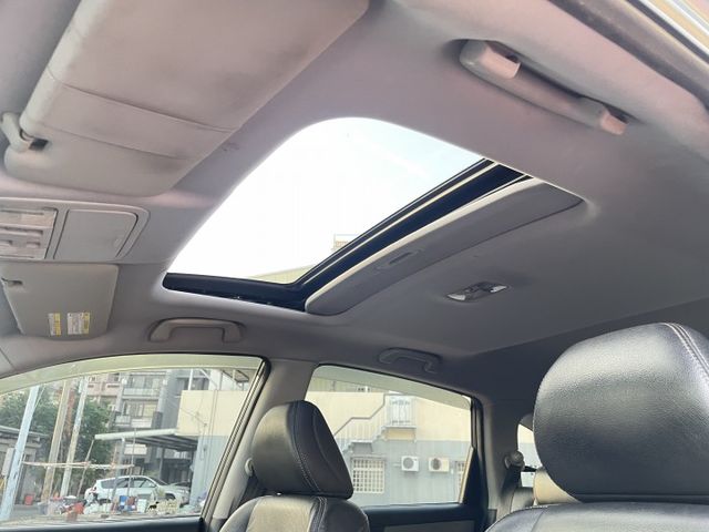 一手車/天窗/恆溫/衛星導航/導車顯影/HID頭燈/定速/四輪傳動  第15張相片