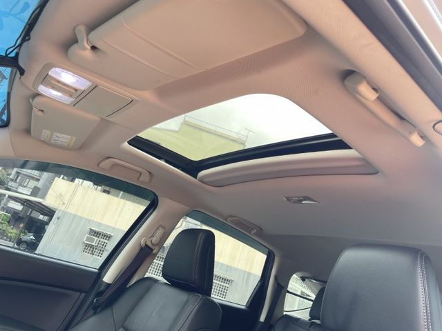原鈑件/天窗/HID頭燈/車側影像/倒車顯影/換檔撥片/定速/恆溫/只跑11萬公里  第15張相片