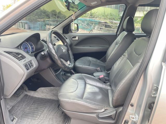 恆溫/皮椅/鋁圈/安卓機/只跑11萬公里/2人座可改回5人座  第9張相片