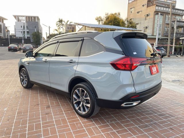 一手車/原鈑件/原廠保養/ACC跟車/雙前電動椅/全景天窗/環景影像/電動尾門/只跑1萬公里  第6張相片